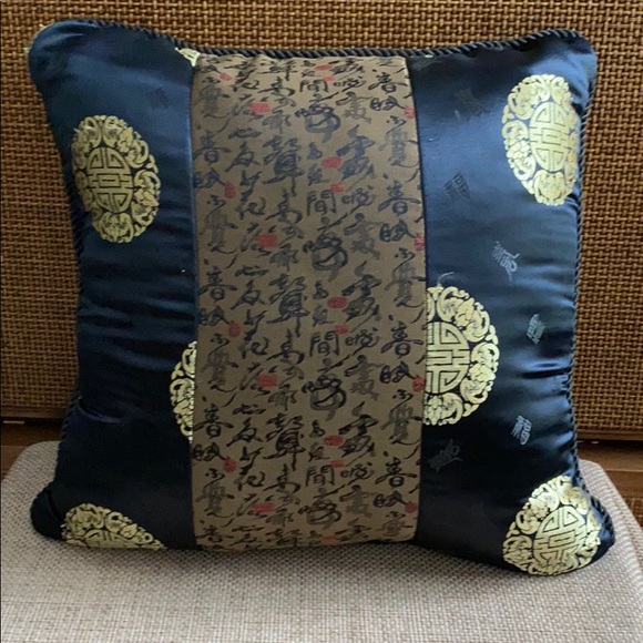 R & F Marketing Stratford Home Accents Pil… - Picture 2 of 4